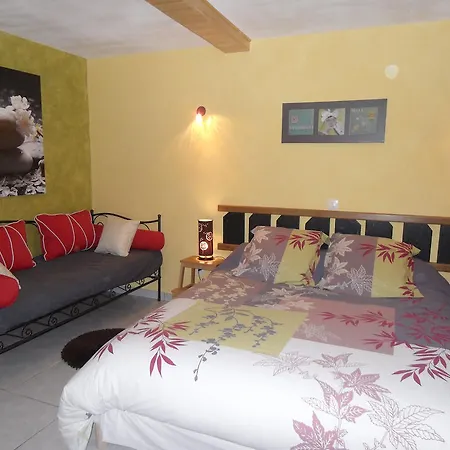 Konukevi Domaine Des Escouanes 3*